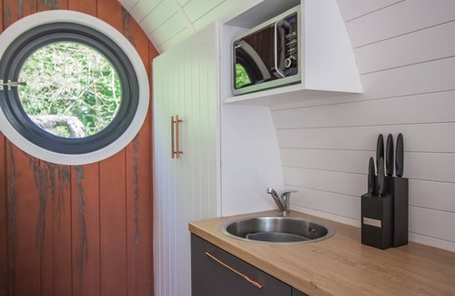 Pickering Cabina | Clover Family Glamping Pod | sleeps 4 - Gold Award winning