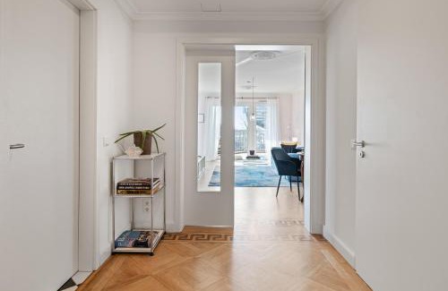 Hamm Apartamento | CLS Moderne City-Wohnung Hamburg Tiefgarage, Klimaanlage, 65 Zoll Smart-TV, E-Laden, Balkon, Parken, Blick über Hamburg, Cafe im Haus, Bus gegenüber, Flex Check In