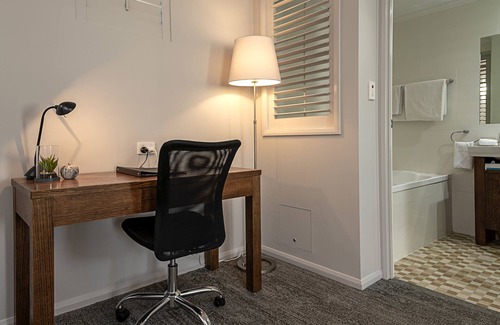 Warwick Hotel | Coachman's Inn Warwick