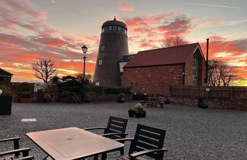 Buckton Cabaña | Coast Cottage - a very spacious, dog friendly, cottage for 4 guests