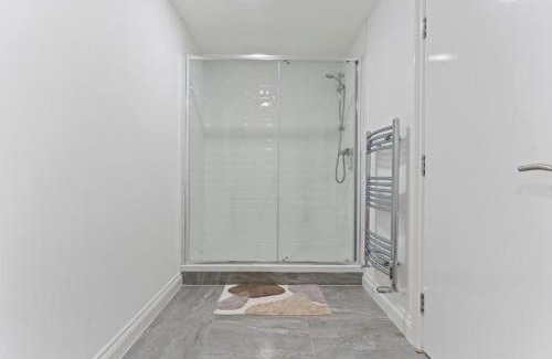 Harwich Apartamento | Coastal Apartment for Couples or Solo Travelers