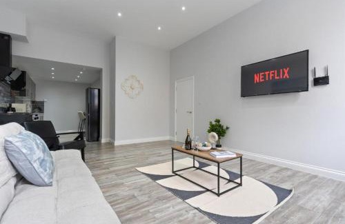 Harwich Apartamento | Coastal Apartment for Couples or Solo Travelers