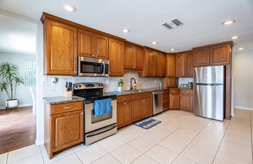 Lakeland Casa | Coastal Cabana in Lakeland with King Bed