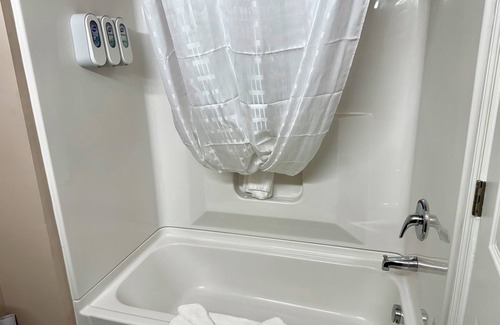 Loris Hotel | Coastal Comfort Hotel