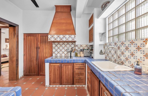 Parque Chalet De Esquí | Coastal Comfort: Spanish Villa Steps from the Sand