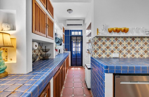 Parque Chalet De Esquí | Coastal Comfort: Spanish Villa Steps from the Sand