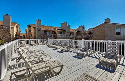 Galveston Apartamento | Coastal Condo with Resort Amenities 3 Min to Beach!