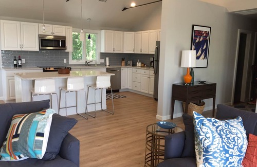 Little Compton Casa | Renovación moderna con vistas al océano y corta distancia a South Shore Beach