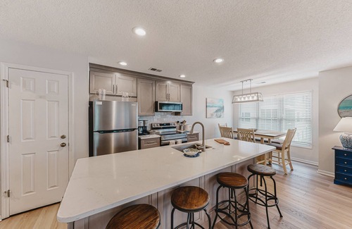 Sea Trail Condominio | Coastal resort condo with on-site pools, hot tub, game room, & golf