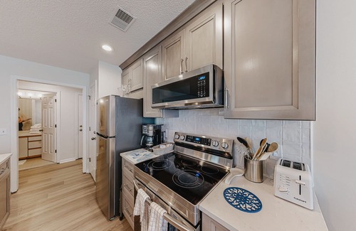 Sea Trail Condominio | Coastal resort condo with on-site pools, hot tub, game room, & golf