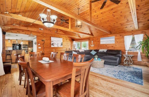 Niantic Casa | Coastal Retreat - Drive to Beaches or Stay & Play