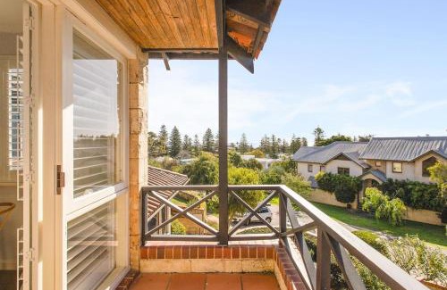 Cottesloe Casa | Coastal Retreat-Spacious 4BR Walk to Beach