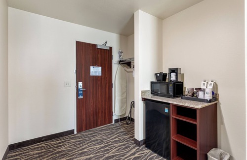 De Pere Hotel | Cobblestone Hotel & Suites - De Pere/Green Bay