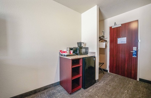 Winterset Hotel | Cobblestone Inn & Suites - Boise City