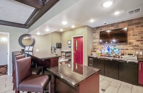 Winterset Hotel | Cobblestone Inn & Suites - Boise City