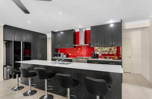 Smithfield Villa | 'Coco Tierra' Expansive Cairns Oasis with Pool