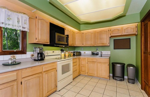 Fletcher Casa | Cold Moose Cabin- Conveniente para las atracciones del área de Asheville. Vistas a la montaña.