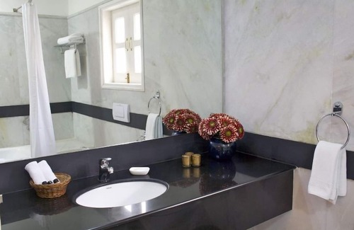 Defence Colony Cama Y Desayuno | Colonels Retreat