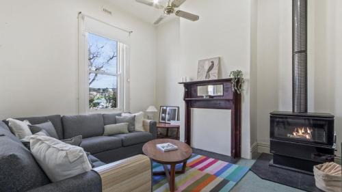 Omeo Hotel | Colonial Bank Motel