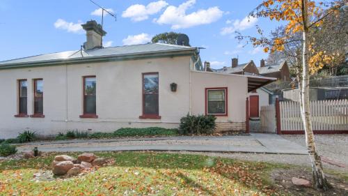 Omeo Hotel | Colonial Bank Motel