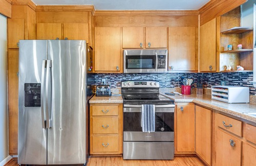 Colonial Heights Casa | Colonial Heights Home w/ Large Yard & BBQ Grill!