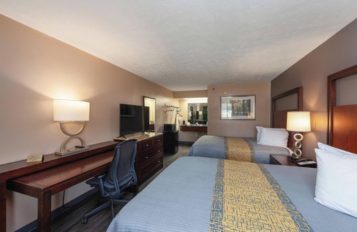 Camden Hotel | Colonial Inn