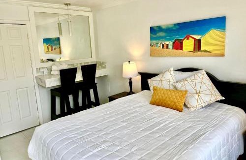 Nassau Hotel | Colony Club Inn & Suites