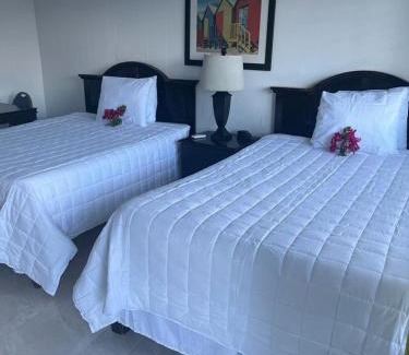 Nassau Hotel | Colony Club Inn & Suites