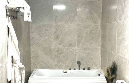 Monrovia Hotel | Colony Club Resort & casino