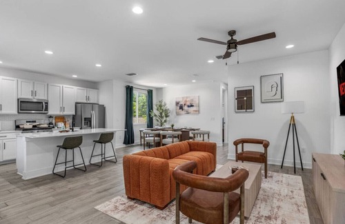 MLK Apartamento | Combined Home Near Downtown & East Austin Up to 18
