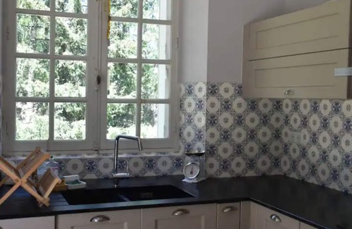 Peyre-en-Aubrac Casa | Come and relax in the peace and quiet of the countryside, overlooking the lake.