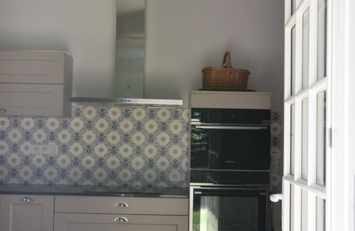 Peyre-en-Aubrac Casa | Come and relax in the peace and quiet of the countryside, overlooking the lake.