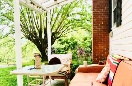 Mars Hill Casa | Casa vintage de estilo familiar. 15 min-Wolf Ridge 25 min -Asheville 15-Weaverville