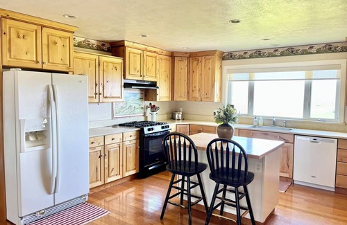 Holbrook Otro | Come enjoy peace, simplicity, and nature at our T3 Ranch Guest House.