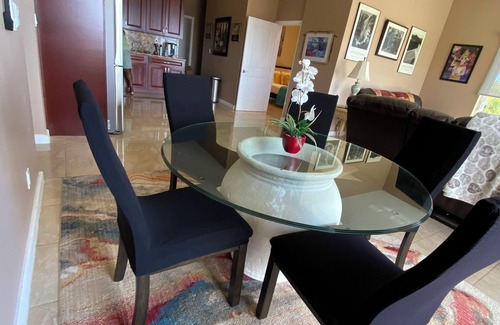 Kahala Casa | ¡Ven y experimenta la calma y la serenidad con el canto de los pájaros!