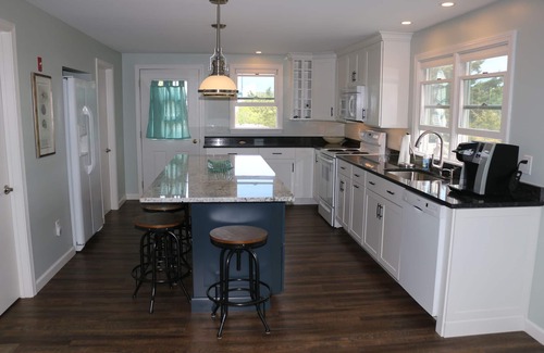 Sagamore Beach Cabaña | Recién renovado Sagamore Beach Cottage. A 2 minutos a pie de la playa privada.