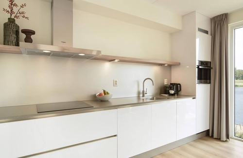 Leuken Casa | Comfort 4-person water house in the holiday park Landal Marina Resort Well