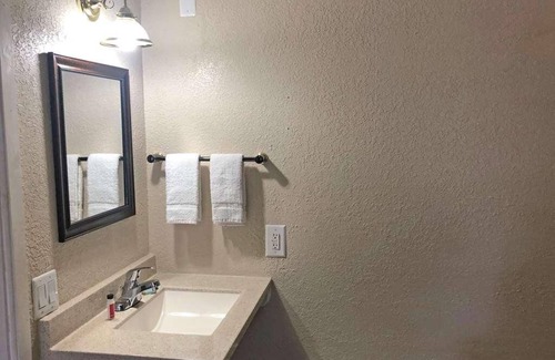 Harrisonville Hotel | Comfort and Convenience in Knights Inn Harrisonville! Free Parking, Pets Allowed