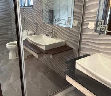 Lahore Casa | Comfort house Dha Phase 7 near Raya & AirPort 1 kanal full house