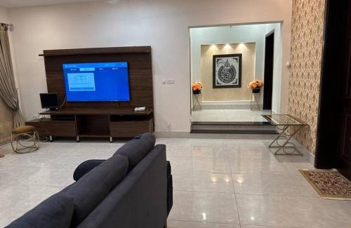 Lahore Casa | Comfort house Dha Phase 7 near Raya & AirPort 1 kanal full house