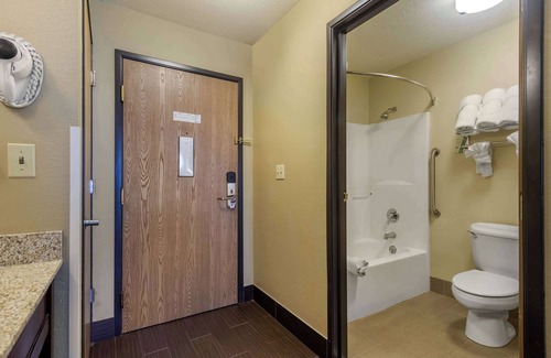 Pittsburg Hotel | Comfort Inn and Suites Pittsburg