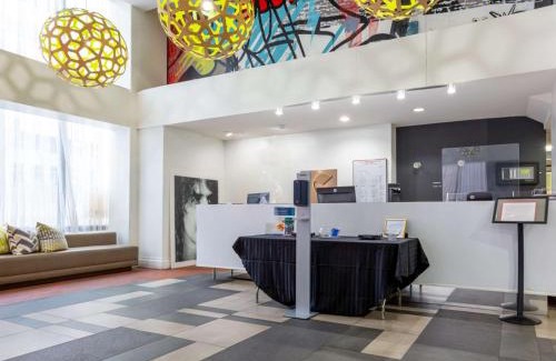 Downtown Baltimore Hotel | Comfort Inn & Suites Baltimore Inner Harbor