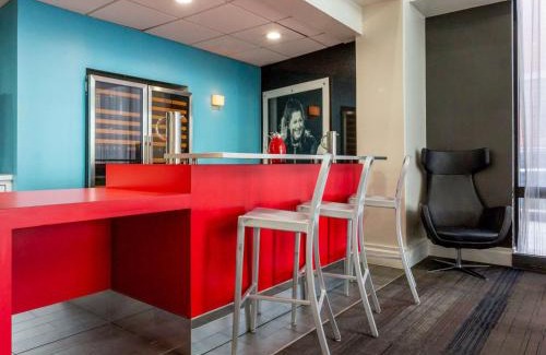 Downtown Baltimore Hotel | Comfort Inn & Suites Baltimore Inner Harbor