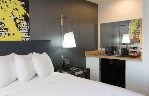 Downtown Baltimore Hotel | Comfort Inn & Suites Baltimore Inner Harbor