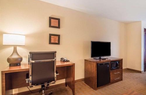 Brattleboro Hotel | Comfort Inn & Suites Brattleboro I-91