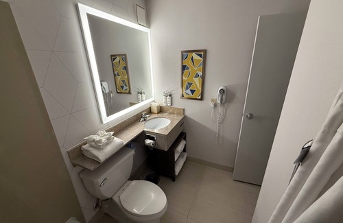 Danbury Hotel | Comfort Inn & Suites Danbury-Bethel