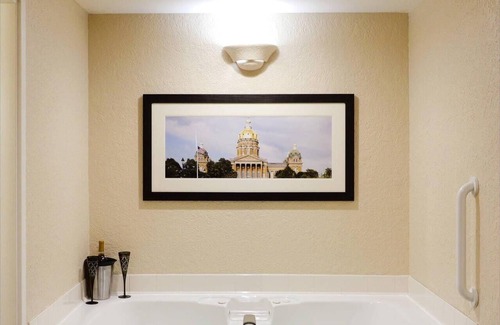 Downtown Des Moines Hotel | Comfort Inn & Suites Event Center