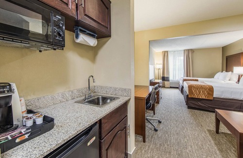 Greenwood Hotel | Comfort Inn & Suites Greenwood near University