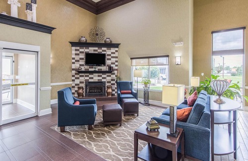 Greenwood Hotel | Comfort Inn & Suites Greenwood near University