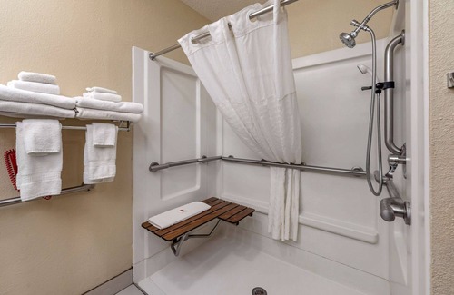 Hays Hotel | Comfort Inn & Suites Hays I-70